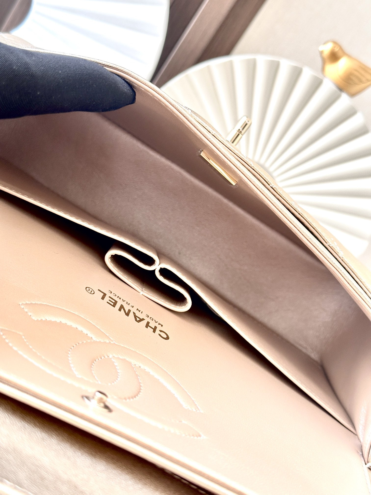 Chanel Classic Flap a01112 Gold 15.5×25.5×6.5cm - Image 8