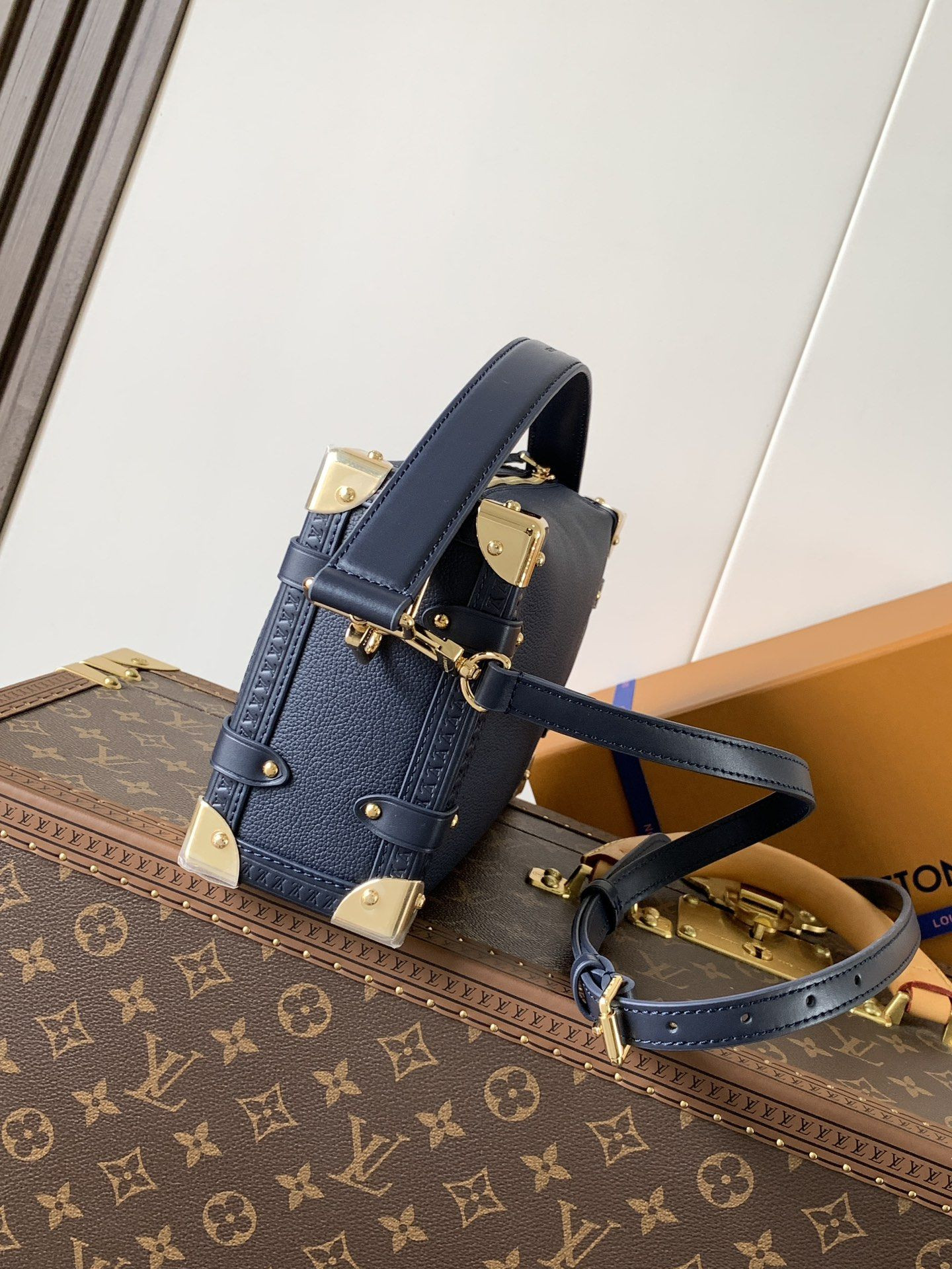 LV Side Trunk MM M15226 23.5x16x8.5cm - Image 4