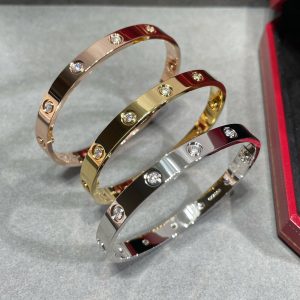 Alternative view of Cartier LOVE bracelet, classic model, 10 diamonds
