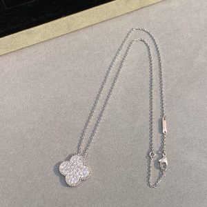 Alternative view of Van Cleef & Arpels Magic Alhambra pendant
