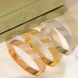 Alternative view of Van Cleef & Arpels Perl¨¦e diamonds bracelet, 5 rows, medium model