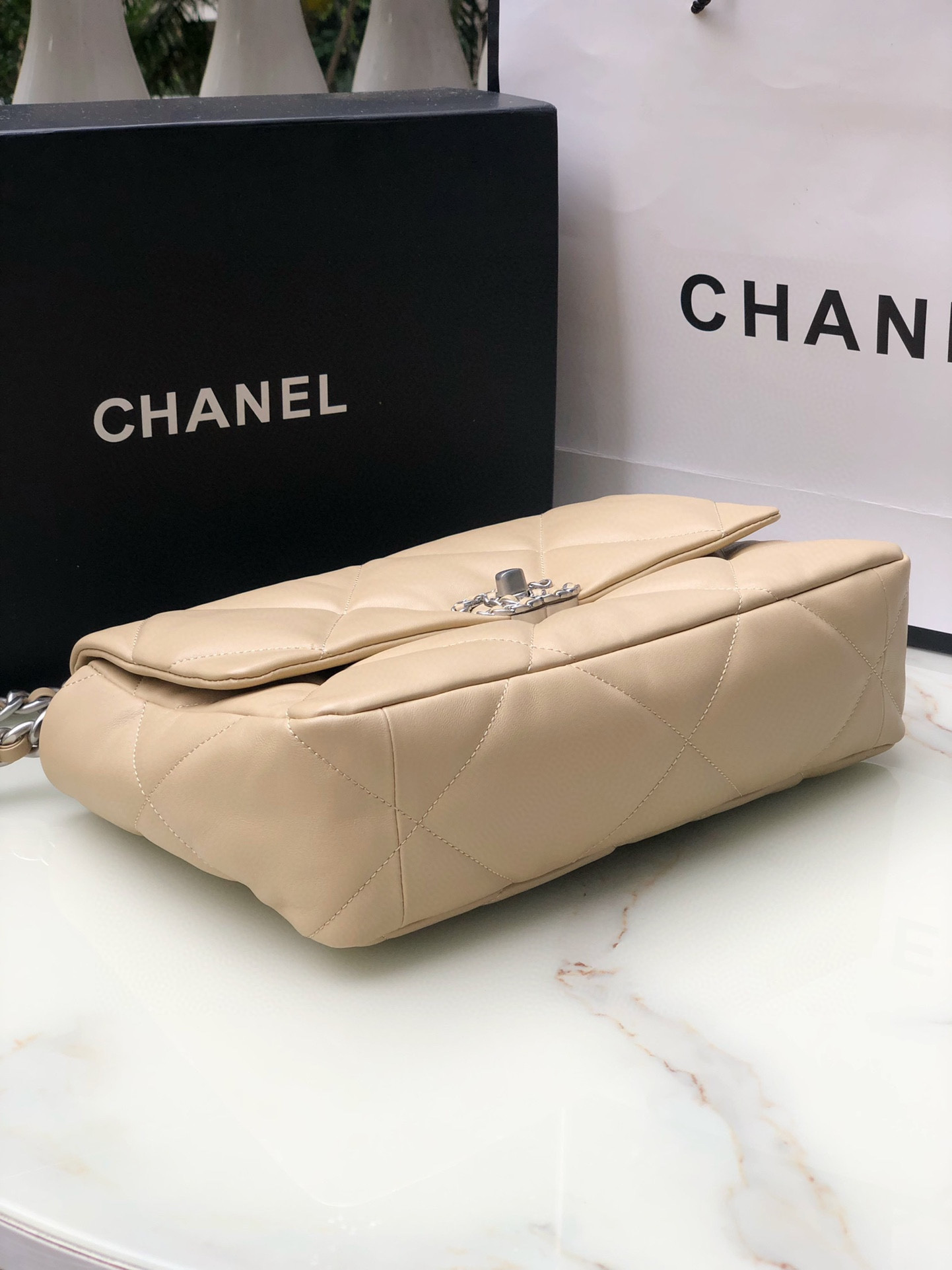 CHANEL 19 HANDBAG Shiny Leather, Gold-Tone, Silver-Tone & Ruthenium-Finish Metal Beige 30x20x10cm - Image 5