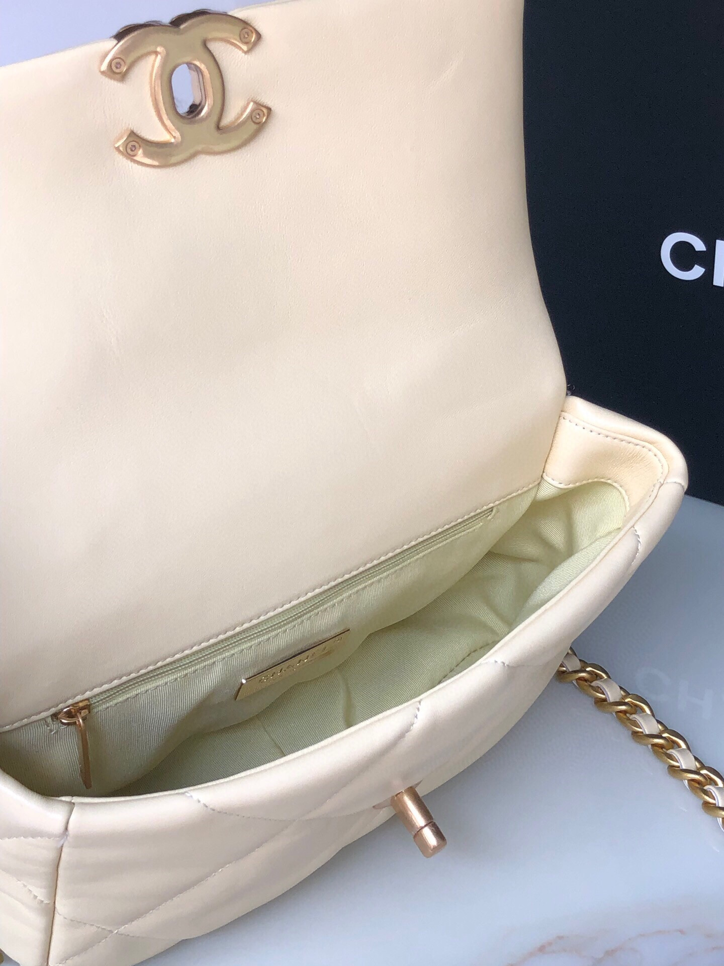 CHANEL 19 HANDBAG Shiny Leather, Gold-Tone, Silver-Tone & Ruthenium-Finish Metal Dark Yellow 6.2 x 10.1 x 3.5 in - Image 9