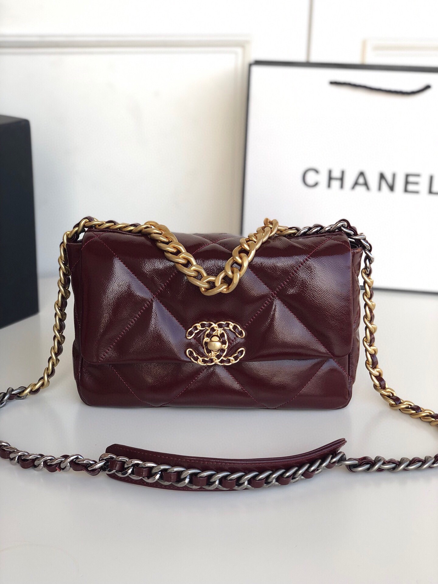 CHANEL 19 HANDBAG Shiny Leather, Gold-Tone, Silver-Tone & Ruthenium-Finish Metal Dark Red 6.2 x 10.1 x 3.5 in - Image 2