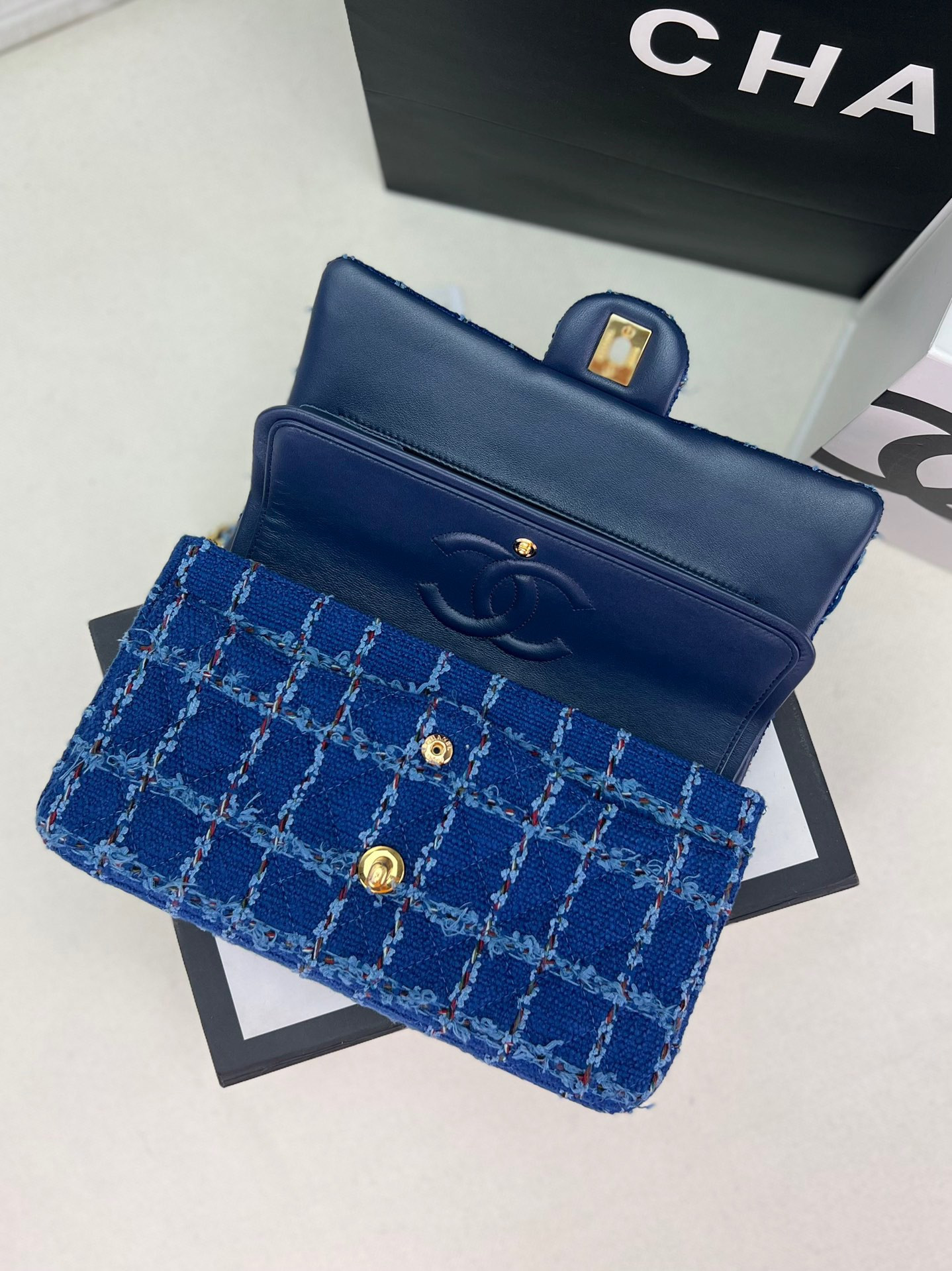 CHANEL CLASSIC 11.12 HANDBAG Tweed & Gold-Tone Metal 6 ¡Á 9.9 ¡Á 2.5 in - Image 7