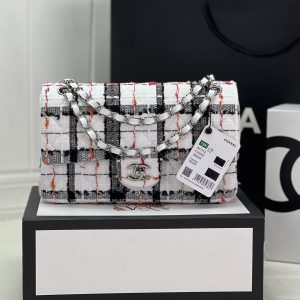 CHANEL CLASSIC 11.12 HANDBAG Tweed & Silver-Tone Metal 6 ¡Á 9.9 ¡Á 2.5 in