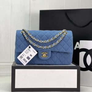 CHANEL CLASSIC 11.12 HANDBAG Tweed & Gold-Tone Metal 6 ¡Á 9.9 ¡Á 2.5 in
