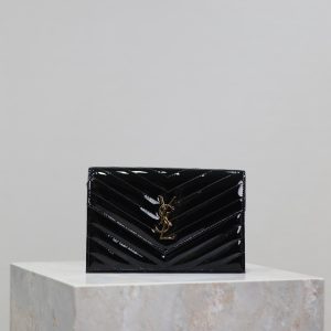 YSL Cassandra WOC envelope chain wallet in patent leather 19 x 12.5 x 3.5cm