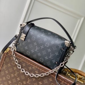 Alternative view of LV Side Trunk MM East West M26226 28x15x7cm