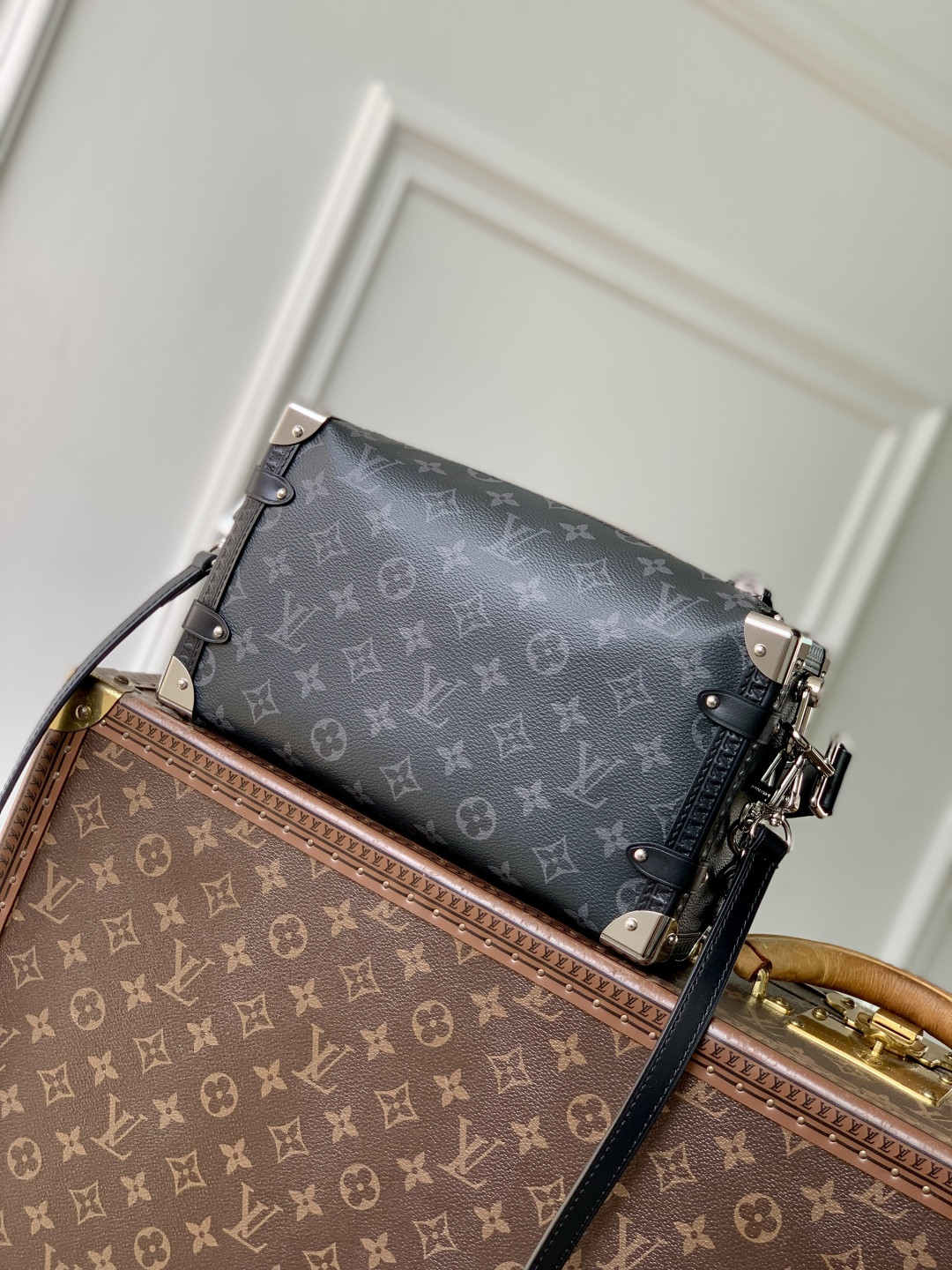 LV Side Trunk MM East West M26226 28x15x7cm - Image 4