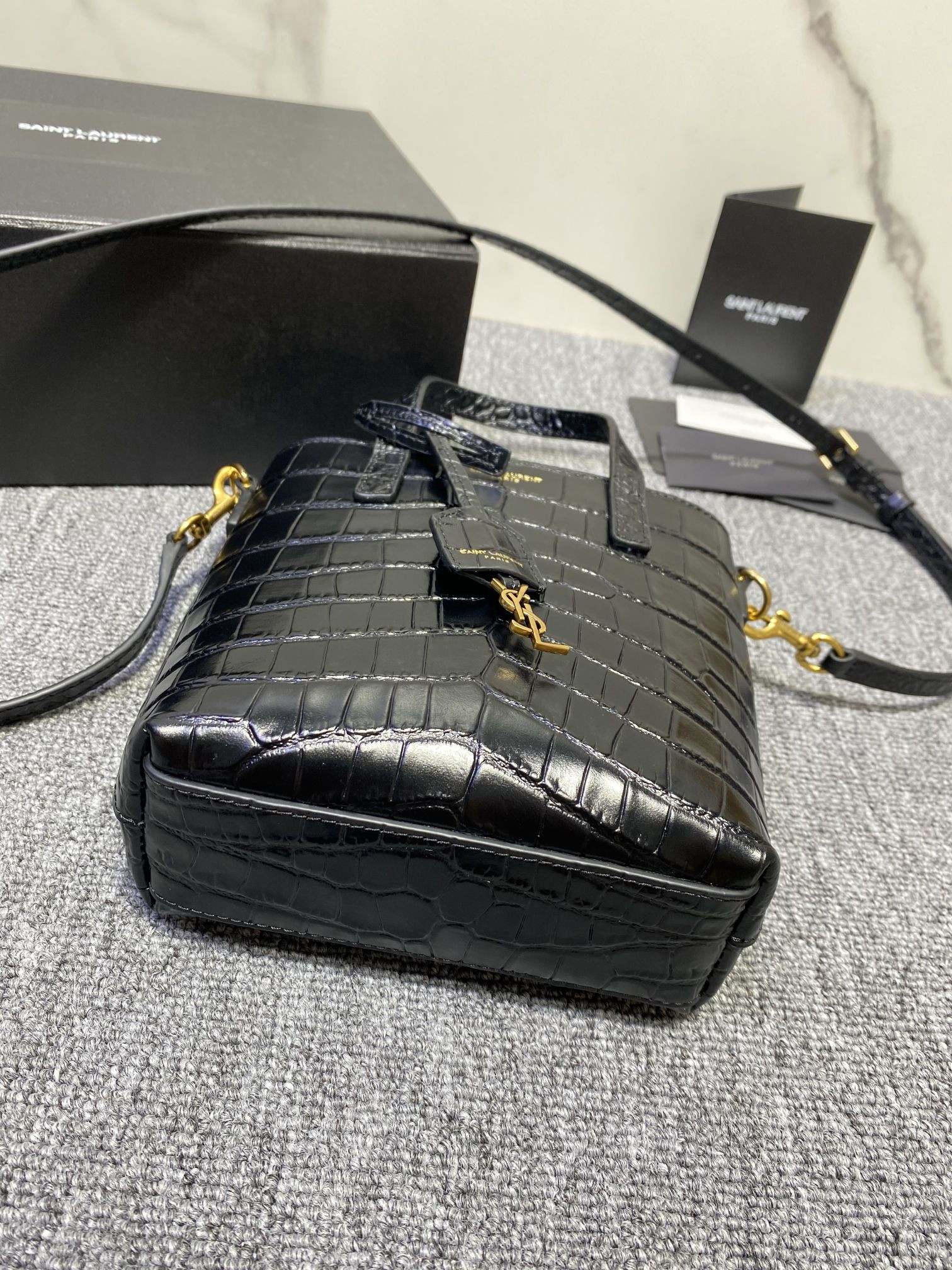 YSL Mini Toy Shopping Saint Laurent IN CROCODILE-EMBOSSED LEATHER 18x17x8cm - Image 4