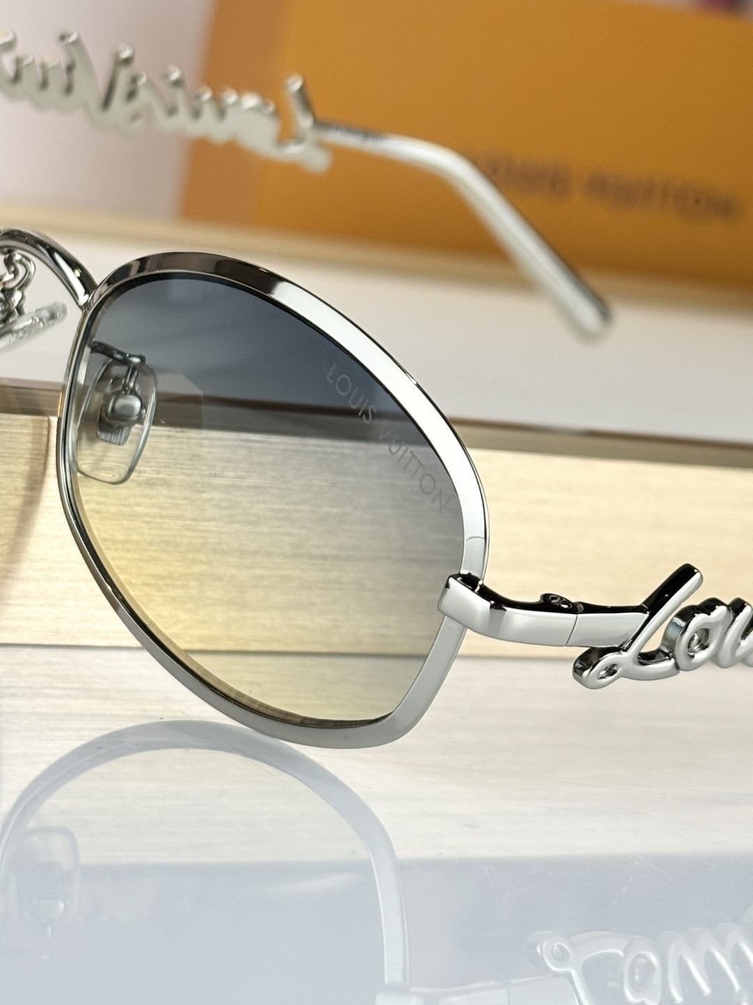 LV Glasses Z3171U 54-18-140 - Image 13