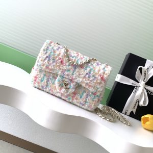 Alternative view of Chanel Flap Bag 20x14x7cm #2