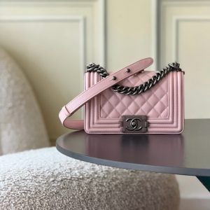 Alternative view of Chanel Boy Handbag 12x20x7cm #1