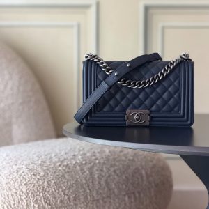 Alternative view of Chanel Boy Handbag 15x25x9cm #12
