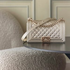 Alternative view of Chanel Boy Handbag 15x25x9cm #1