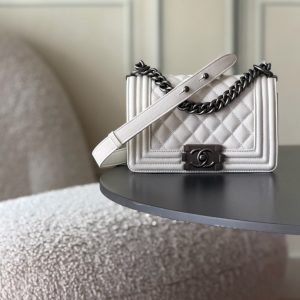 Alternative view of Chanel Boy Handbag 12x20x7cm #3
