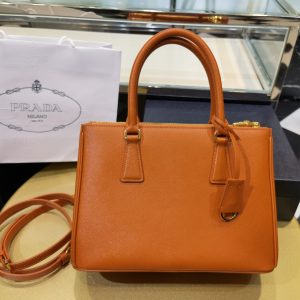 Alternative view of Prada Galleria 1BA863 medium leather bag 3