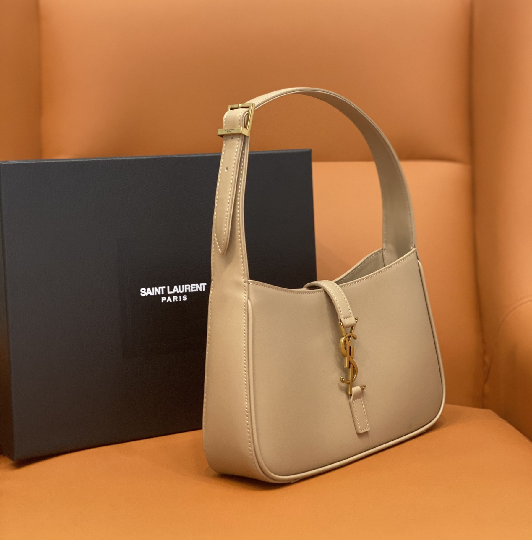 YSL LE 5 ¨¤ 7 IN SMOOTH LEATHER IVOIRE NATUREL 23 X 16 X 6.5 CM - Image 3