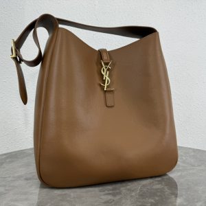 Alternative view of YSL LE 5 ¨¤ 7 SUPPLE LARGE IN SMOOTH LEATHER DUSTY GREY 11.8" X 11" X 4.3"