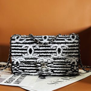 Alternative view of Chanel Classic Flap Bag 15.5¡Á25.5¡Á6.5cm #4